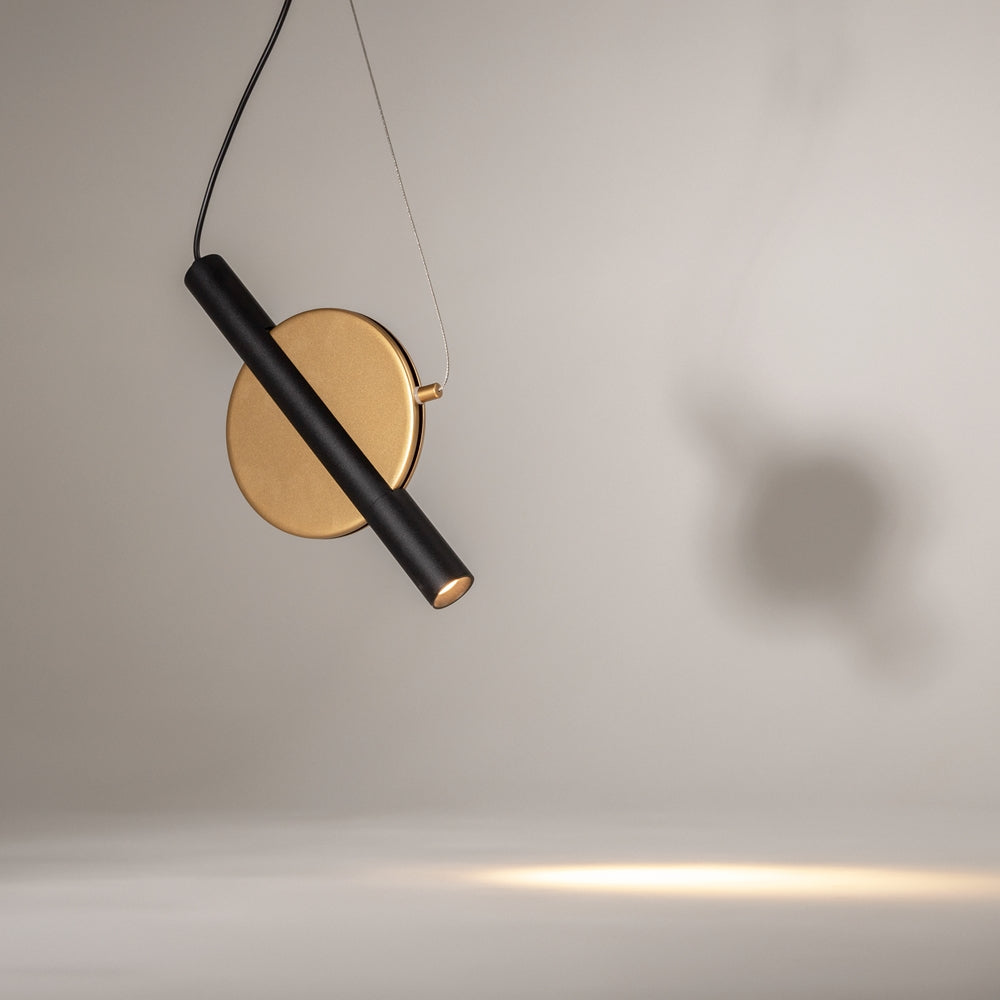 Pendul Maytoni Enigma: Design Misterios și Modern, Alamă