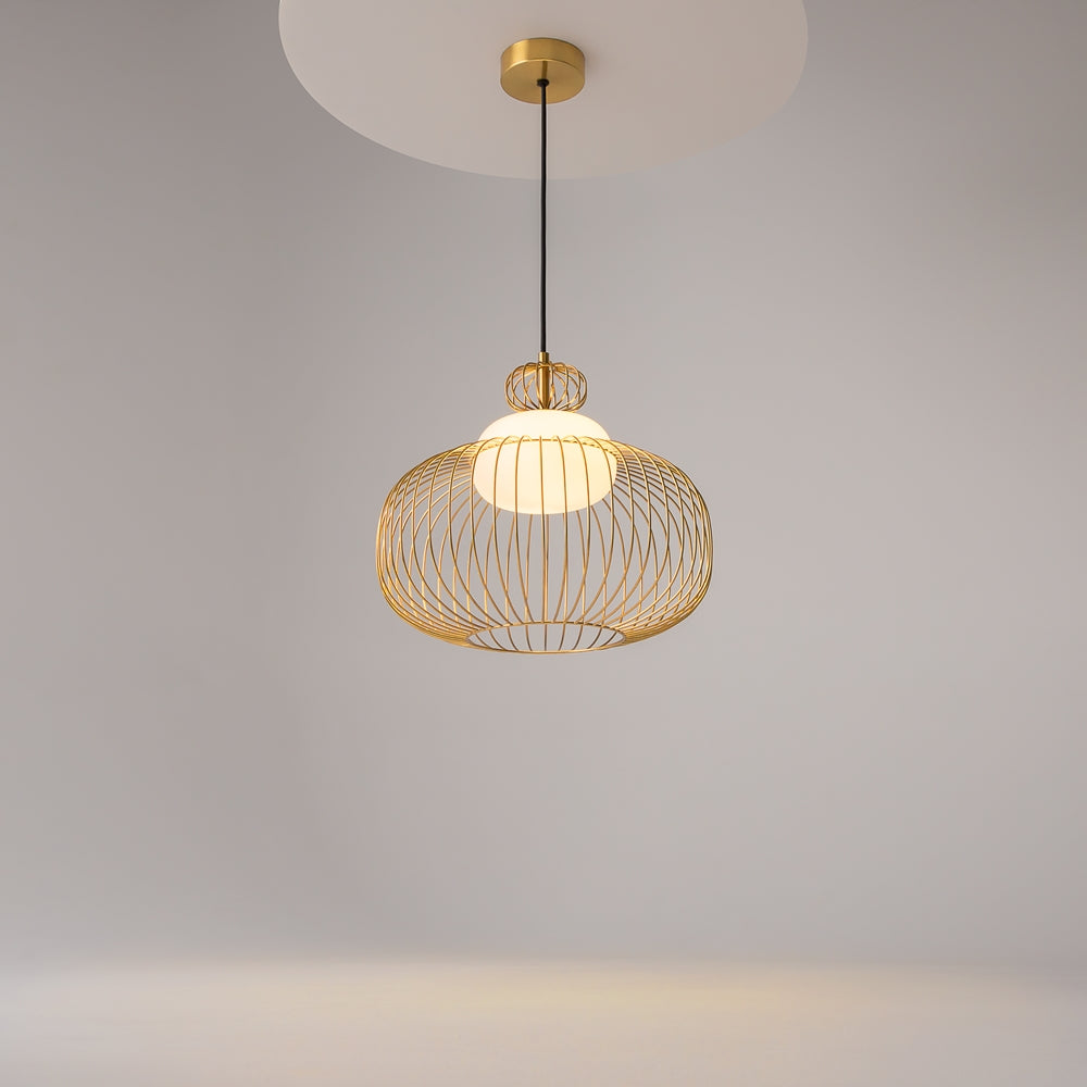 Lustră suspendată Maytoni Levitation – design tubular cu accente aurii